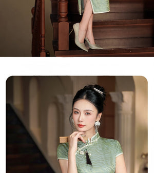 Vintage elegant silk cheongsam mint green mulberry silk short sleeve slim maxi qipao dress with lace collar and side slit for women fabric and lace detail