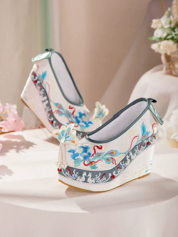 Women blue hanfu cloud toe flats tang style embroidered shoes with 10cm lift for spring and autumn for women fabric and embroidery detail