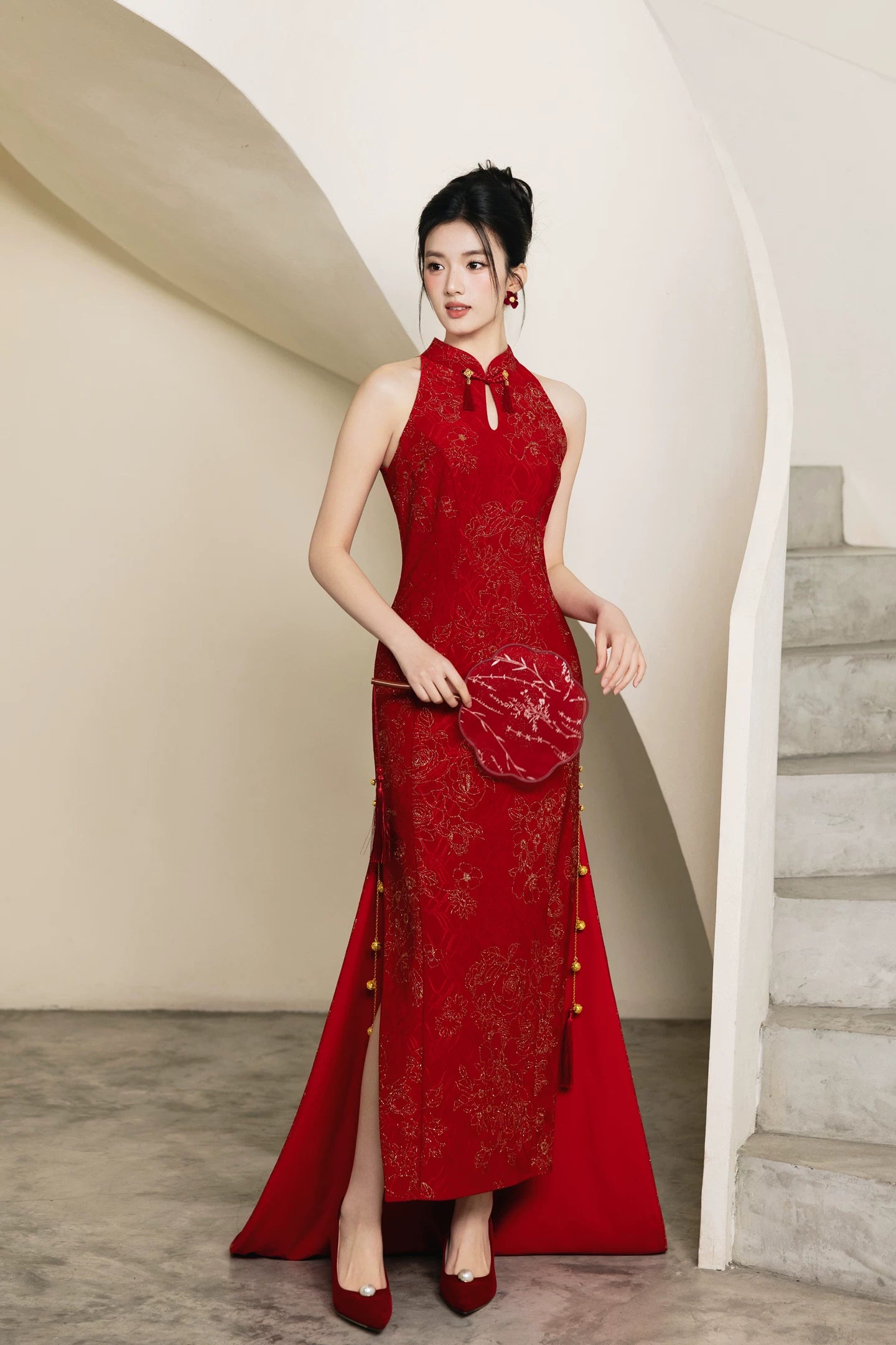  Xijiayin red trailing cheongsam chinese bridal wedding qipao with cloud shoulder and beaded jacket set