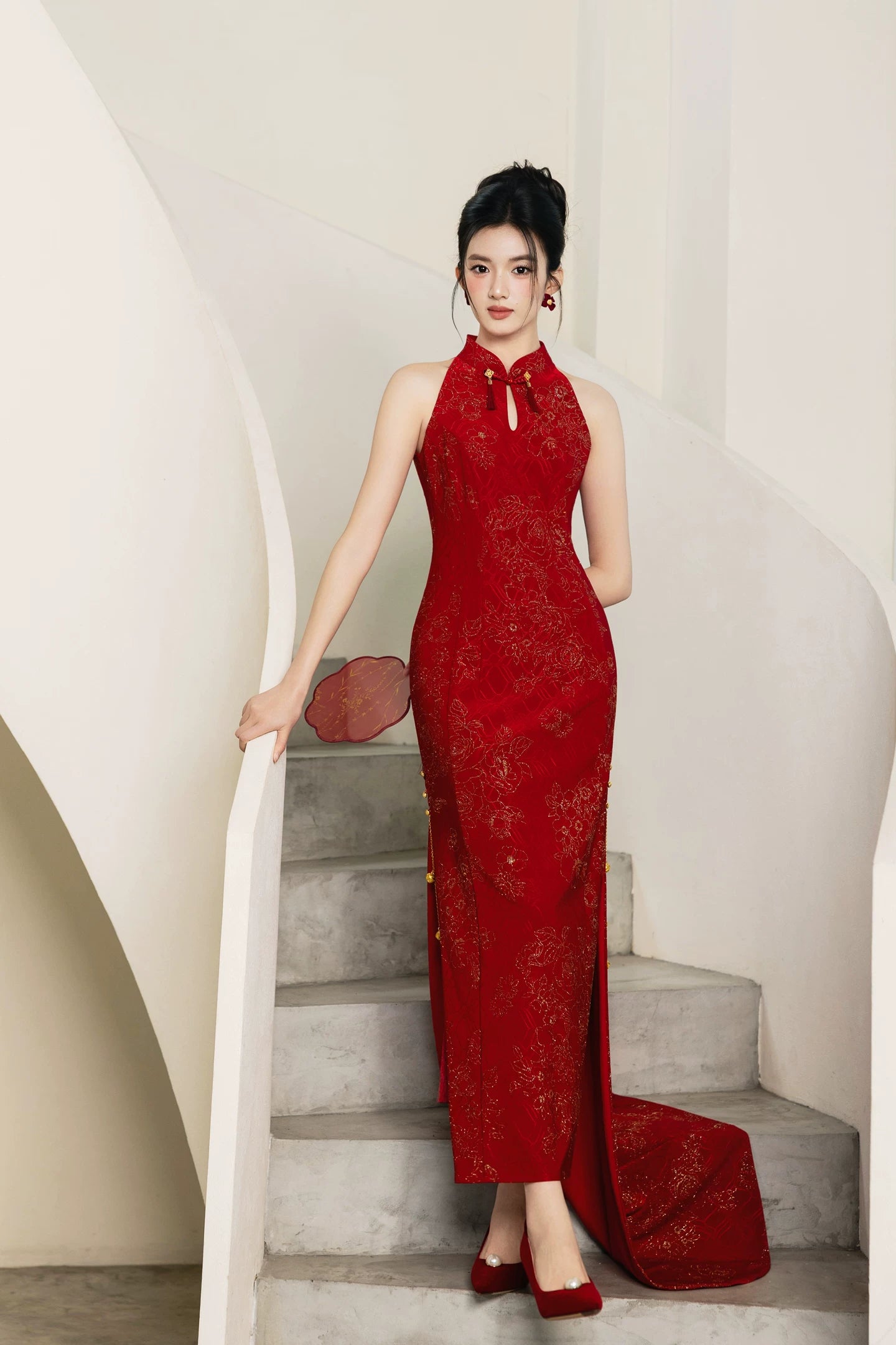 Xijiayin red bridal cheongsam trailing qipao set with traditional cloud shoulder and beaded jacket