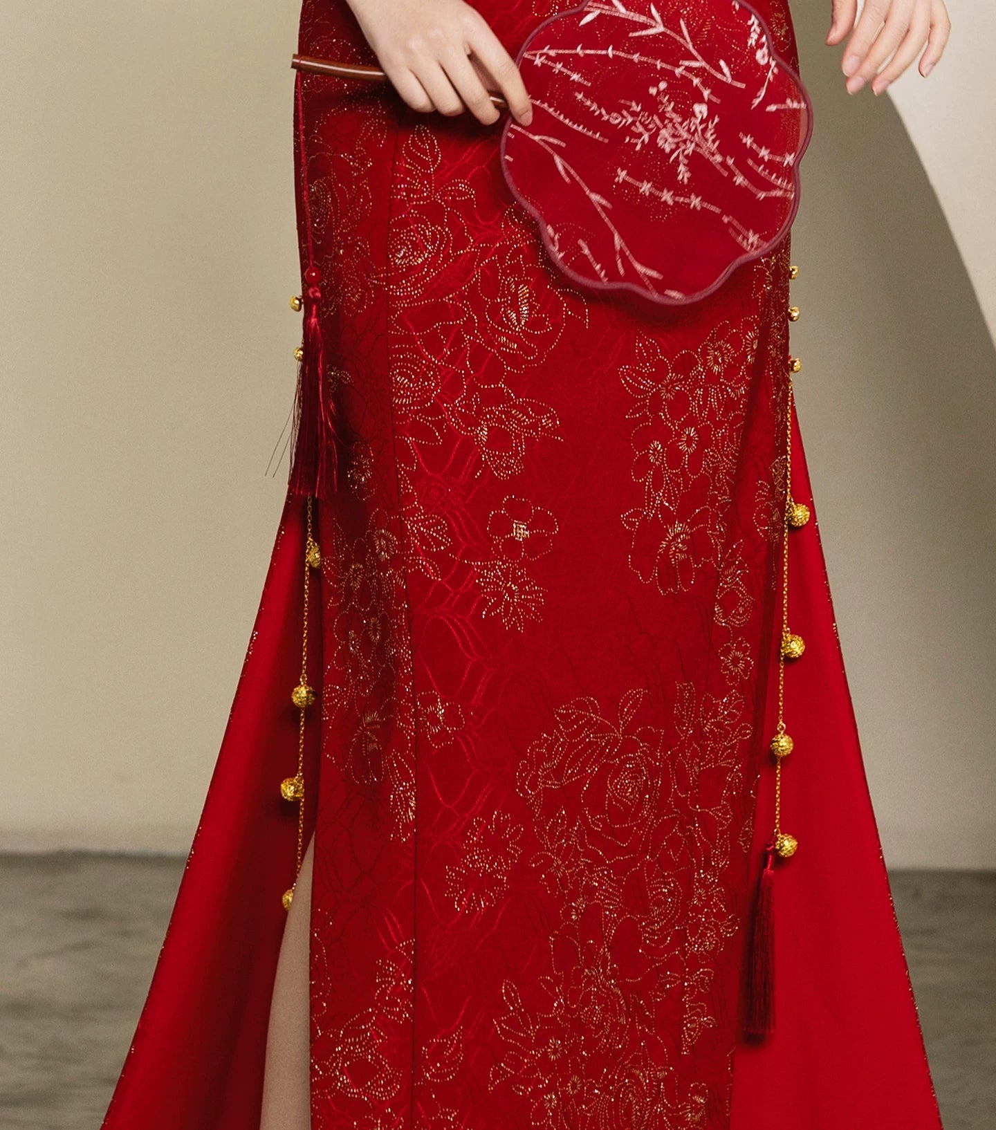 Red trailing qipao xijiayin bridal cheongsam with traditional cloud shoulder and beaded jacket overlay
