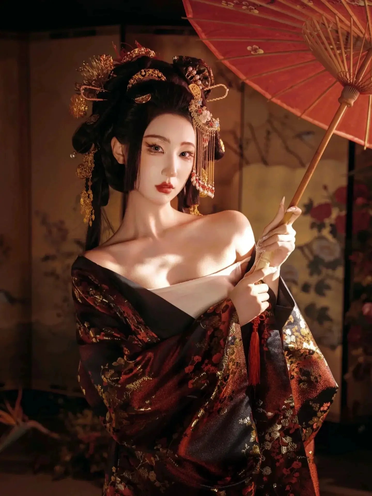 Yanjian inspired black korean hanbok exotic long robe outfit for photoshoots and stage