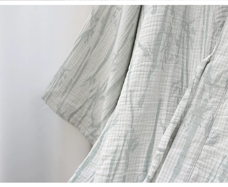 Green classic trim detail on the bamboo leaf cotton gauze robe