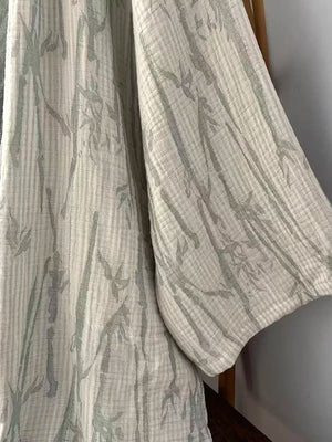 Full-length green contrast bamboo leaf robe in breathable three-layer cotton gauze