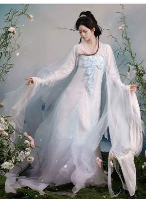 Blue chest-high skirt and wide-sleeve robe