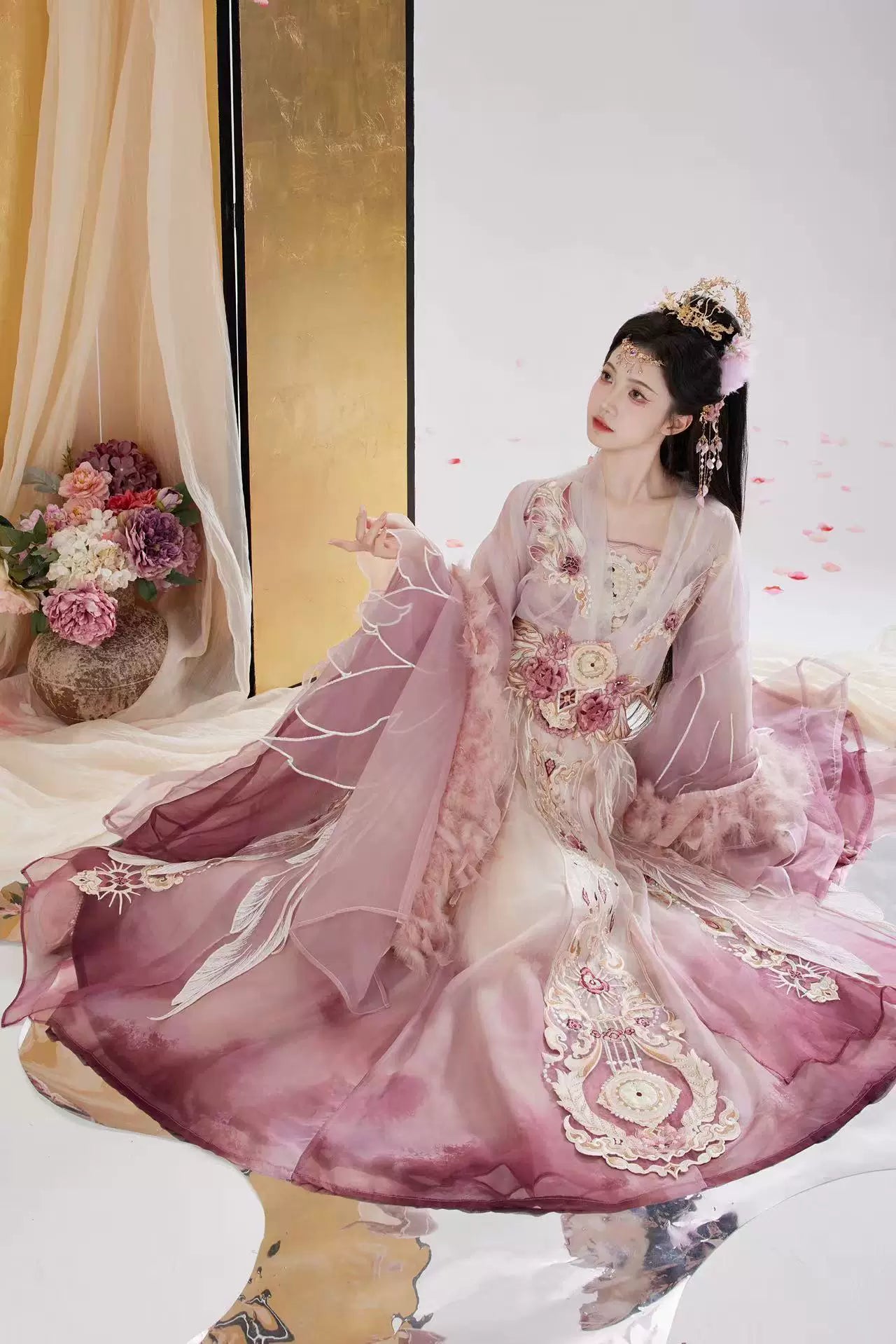 Fu Ling women's Hanfu outfit with elegant embroidered waist skirt and wide sleeve top