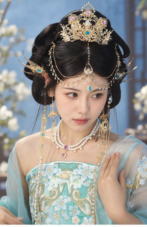 Jiaoren crown and side ornaments in a formal hairstyle