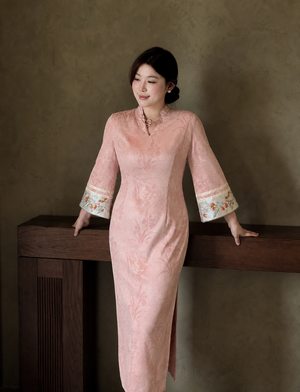 Peach Oolong floral plus size qipao dress on curvy Chinese model, three-quarter view