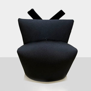 Plain black crossed-wing futou hat