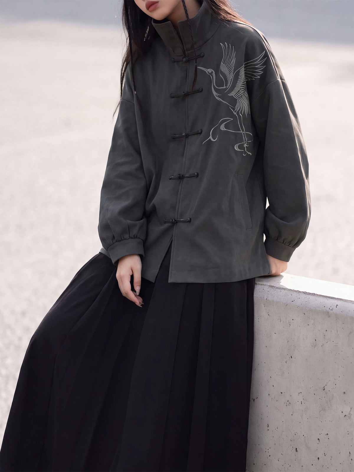 Relaxed charcoal crane jacket with gathered long sleeves