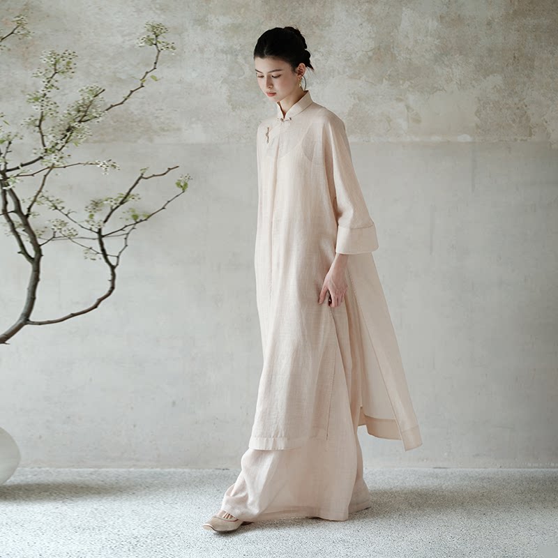 Design view of the Tea Beige ramie long top and wide-leg pants set, highlighting breathable ramie layers, relaxed long top and fluid wide-leg trousers.