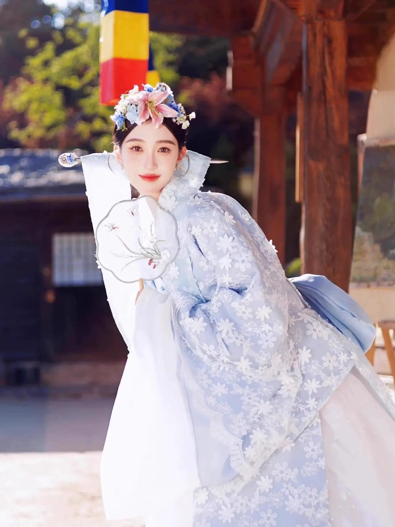 Modern white and blue bridal hanbok for women – traditional Korean palace dress with layered skirt and long sleeves, ideal for winter weddings and photoshoots