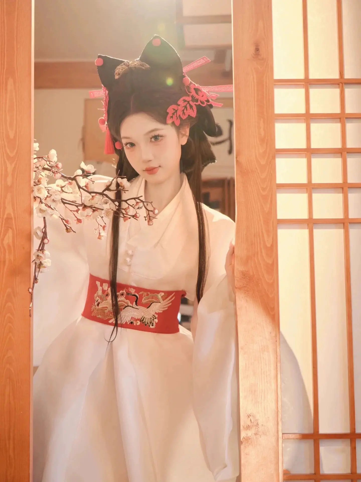 White bridal hanbok for women – traditional Korean wedding dress with elegant palace design, perfect for ceremonies, photoshoots, and stage performances