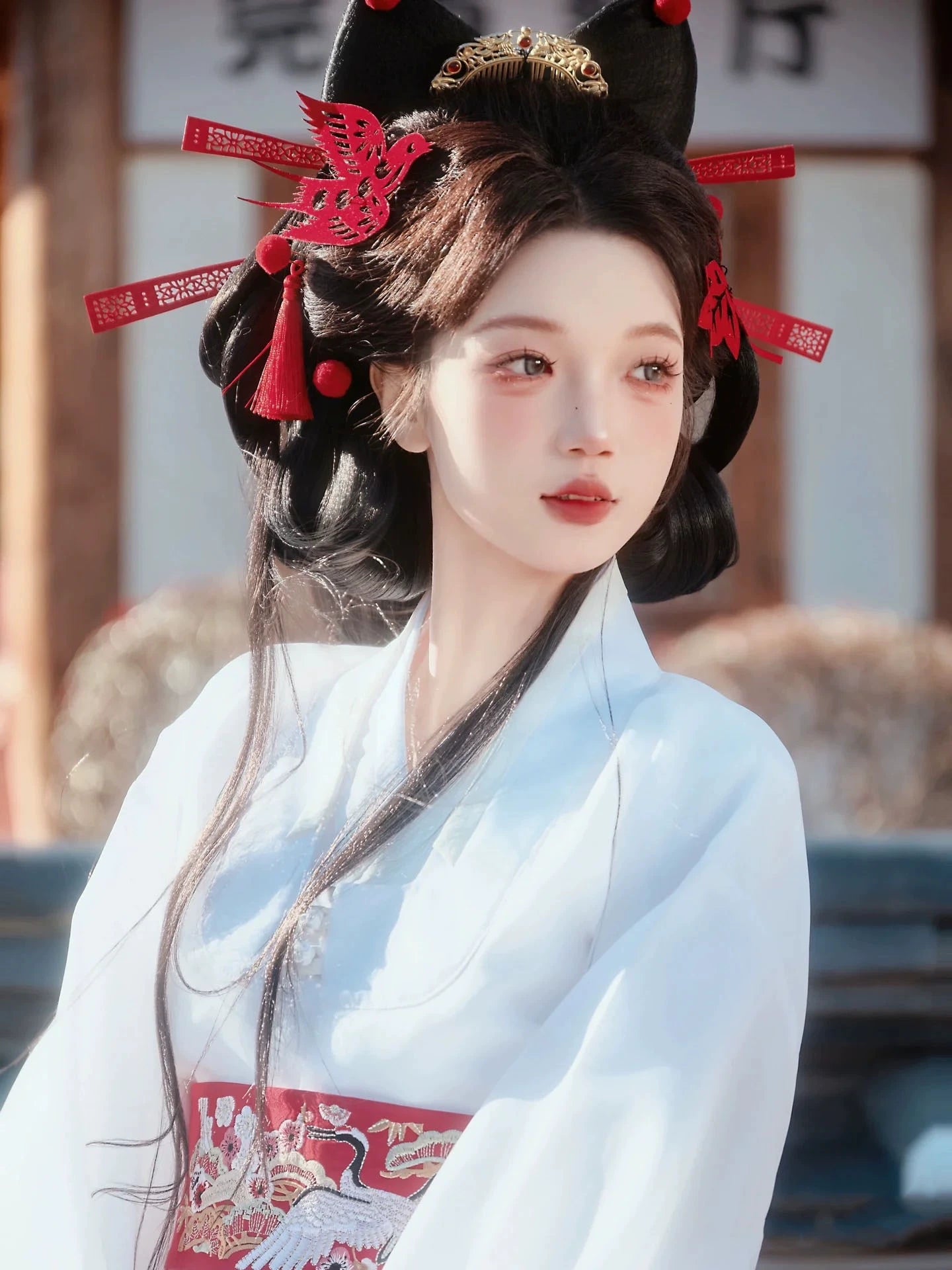 White bridal hanbok for women – traditional Korean wedding dress with elegant palace design, perfect for ceremonies, photoshoots, and stage performances