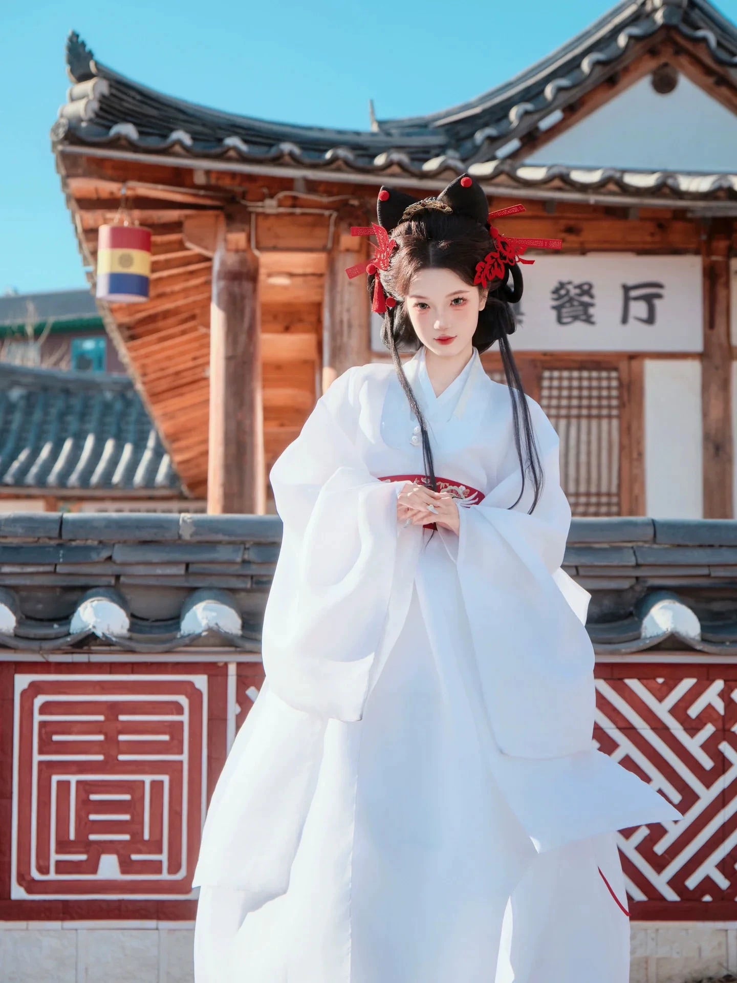 White bridal hanbok for women – traditional Korean wedding dress with elegant palace design, perfect for ceremonies, photoshoots, and stage performances