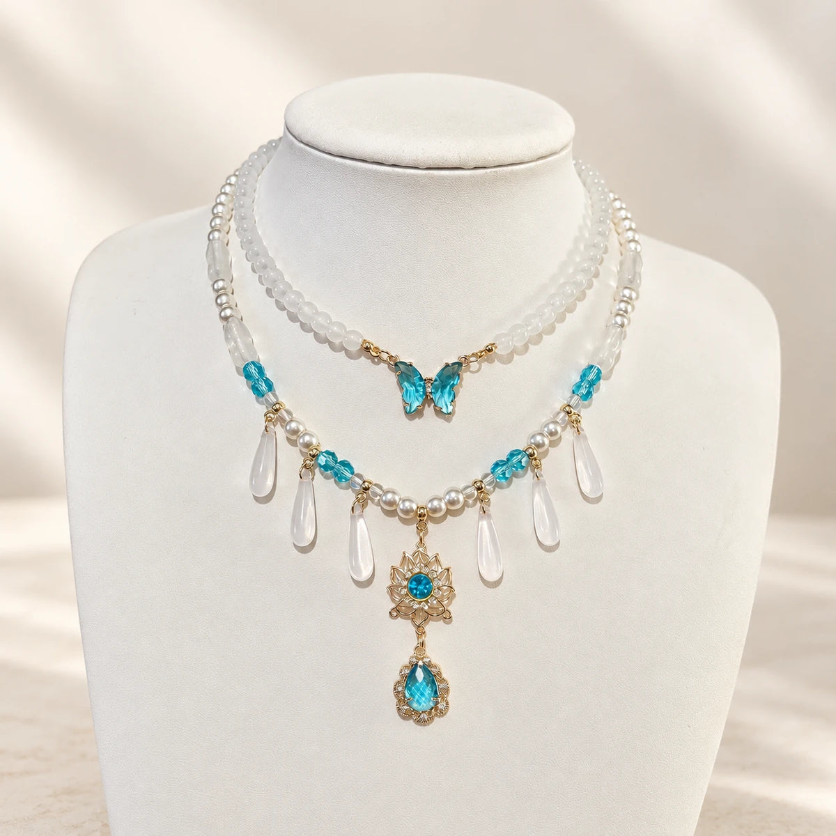 Blue matching necklace with hanging drops