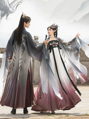 Xuanniao matching Hanfu outfits showing the back of the men's robe and front of the women's dress