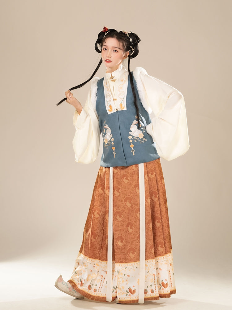 Ming Dynasty Featuring a diverse collection of Hanfu styles, this display presents a blend of traditional and modern elements,the intricate embroidery of classic Hanfu. The assortment includes authentic Tang Dynasty dresses and detailed Ming Dynasty Hanfu, alongside luxurious royal attire and scholar officials' outfits. With a special emphasis on Hanfu, the exhibit highlights the rich cultural tapestry of traditional Asian clothing and modern, Asian-inspired fashion