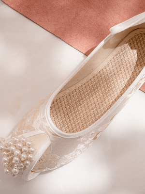 Hanfu Shoes | Chinese Traditional Shoes-White boots  Traditional Chinese footwear Han culture Ancient Chinese clothing Cultural revival Chinese embroidery Silk shoes Ethnic shoes Historical costume Chinese silk Cultural heritage. Hanfu traditional Chinese shoes Hanfu style shoes Handmade Hanfu shoes Hanfu embroidered shoes Hanfu shoes for sale Hanfu shoes for women Hanfu shoes with embroidery Hanfu shoes for men Hanfu silk shoes Hanfu shoes for cultural events.