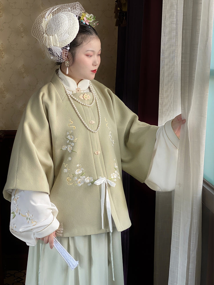 men's Hanfu, from traditional Chinese menswear to modern from Tang Dynasty traditional attire to Ming and Song Dynasty inspired Hanfu. Items such as scholar official Hanfu hats, Chinese court official attire, and royal traditional dress are prominently featured. This display also offers a glimpse into the evolution of Asian clothing, presenting pieces like casual Hanfu and Asian-inspired outfits.Hanfu patterns contributes to the journey through the history of male Chinese and Asian fashion