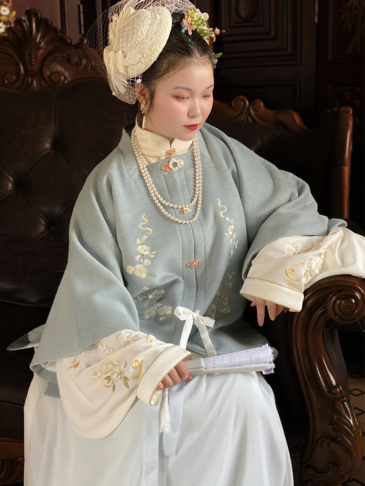 men's Hanfu, from traditional Chinese menswear to modern from Tang Dynasty traditional attire to Ming and Song Dynasty inspired Hanfu. Items such as scholar official Hanfu hats, Chinese court official attire, and royal traditional dress are prominently featured. This display also offers a glimpse into the evolution of Asian clothing, presenting pieces like casual Hanfu and Asian-inspired outfits.Hanfu patterns contributes to the journey through the history of male Chinese and Asian fashion