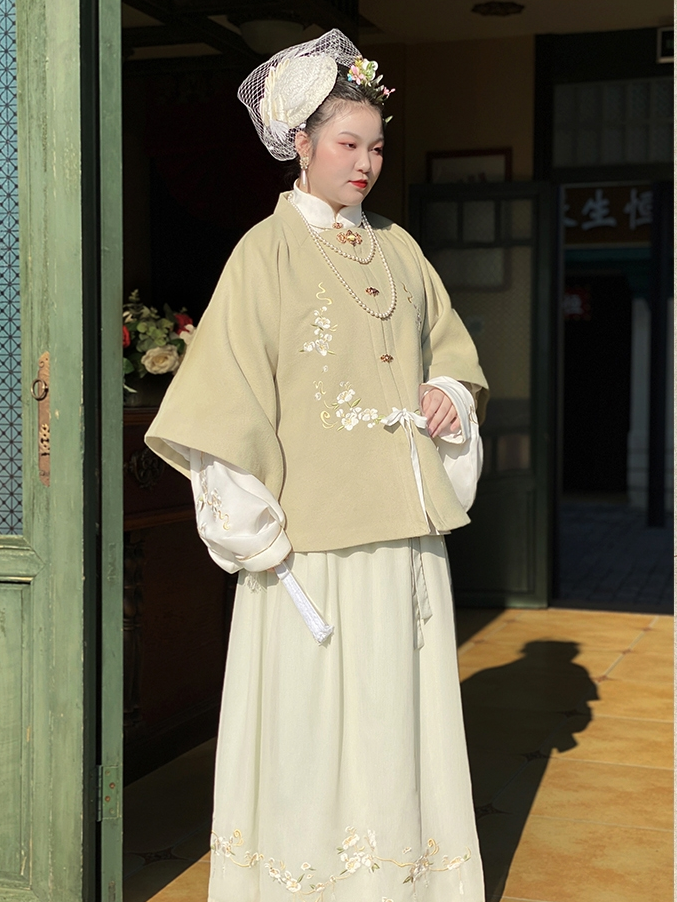 men's Hanfu, from traditional Chinese menswear to modern from Tang Dynasty traditional attire to Ming and Song Dynasty inspired Hanfu. Items such as scholar official Hanfu hats, Chinese court official attire, and royal traditional dress are prominently featured. This display also offers a glimpse into the evolution of Asian clothing, presenting pieces like casual Hanfu and Asian-inspired outfits.Hanfu patterns contributes to the journey through the history of male Chinese and Asian fashion