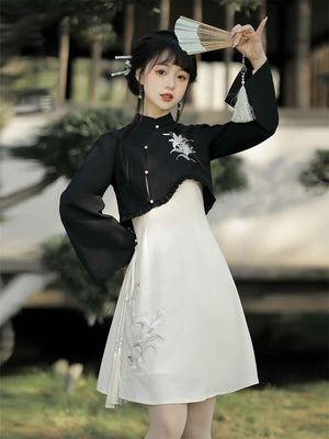Black Modern Featuring a diverse collection of Hanfu styles, this display presents a blend of traditional and modern elements, from the intricate embroidery of classic Hanfu to contemporary menswear. The assortment includes authentic Tang Dynasty dresses and detailed Ming Dynasty Hanfu, alongside luxurious royal attire and scholar officials' outfits. With a special emphasis on men's Hanfu, the exhibit highlights the rich cultural tapestry of traditional Asian clothing and modern, Asian-inspired fashion